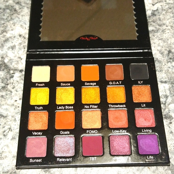 Violet Voss hashtag palette - Picture 1 of 2